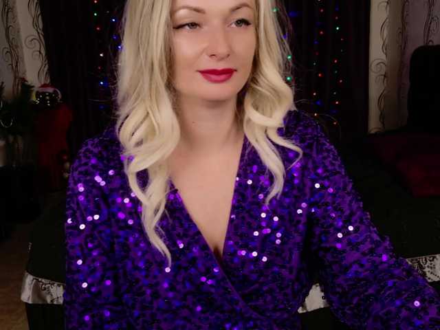 Снимки -Horny- Hi! My name is Lisa! Lovense on. Merry Christmas and Happy New Year! Cum together group and pvt @total 888 @sofar 38 @remain 850 rhinestone plug in the ass