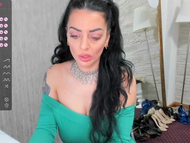 Снимки ElisaBaxter Hot MILF!!Ready for some fun ? @lush ! ! Make me WET with your TIPS !#brunette #milf #bigtits #bigass #squirt #cumshow #mommy @lovense #mommy #teen #greeneyes #DP #mom