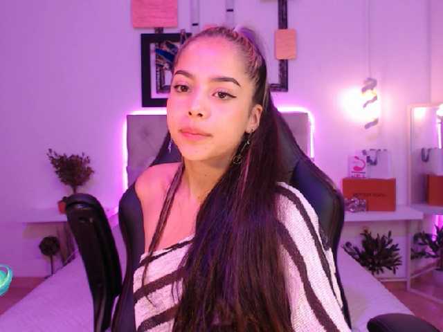 Снимки saraahmilleer hello guys welcome to my room help me complette my first goal : naked go enjoy me #latina#brunette#curvy#hot#young#18#pvt